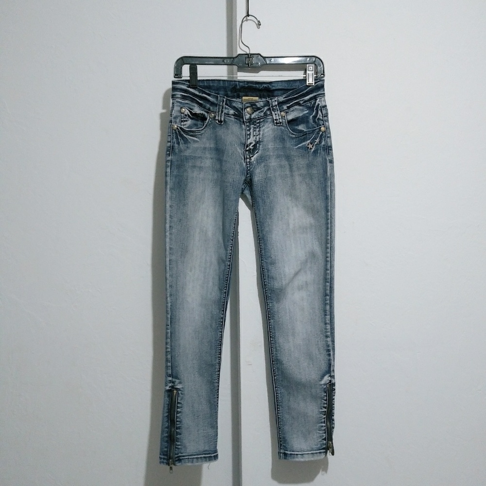 Bubblegum washed denim
Crop ankle zip
Size 5/6